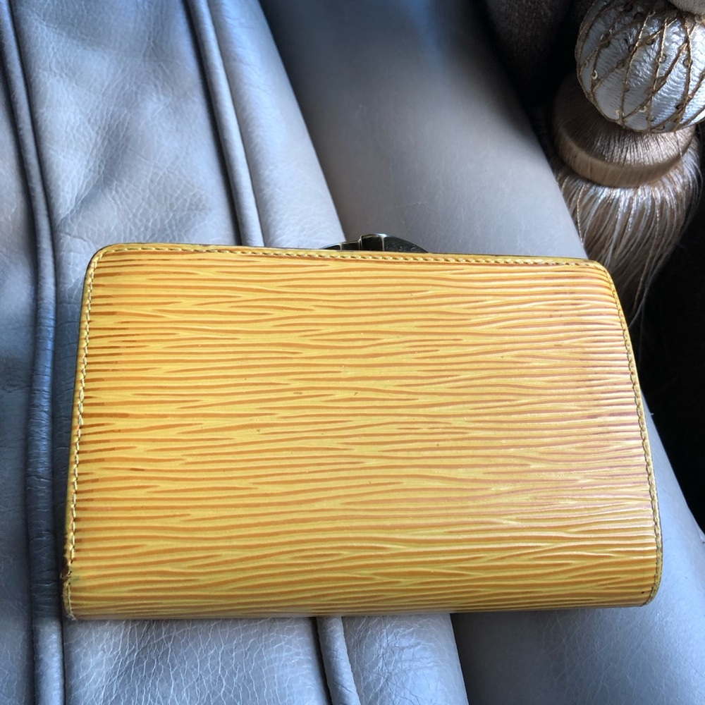 Louis Vuitton Epi Wallet - Picture 3 of 7